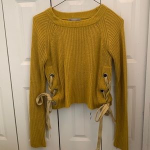 Im selling a yellow sweater only whore 5 times